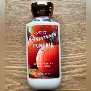 NWT Bath & Body Works "Sweet Cinnamon Pumpkin" Lotion 8 oz